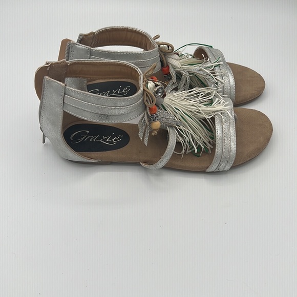 Metallic silver flat sandal with grommets and tassels size 7 - Picture 2 of 4